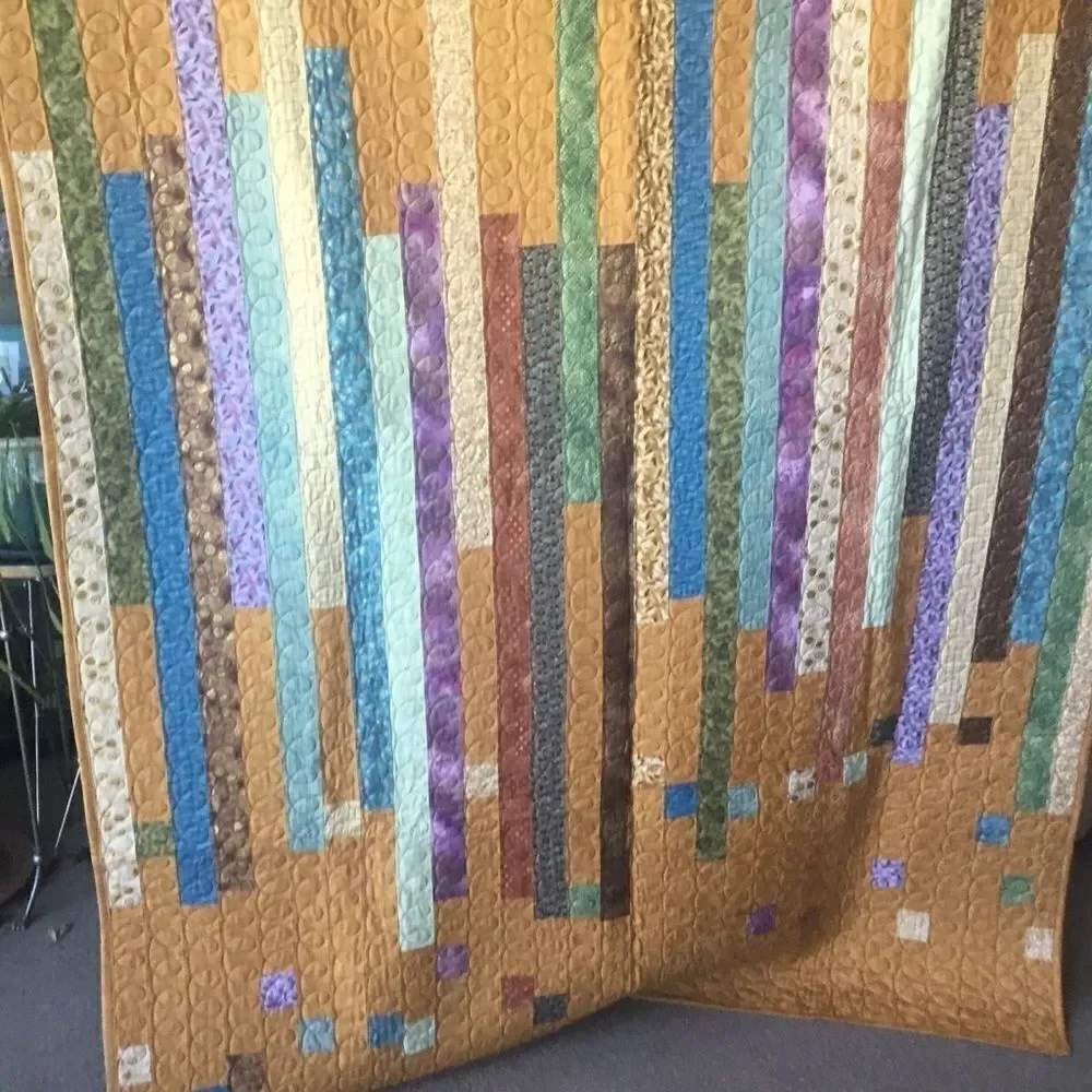 Handmade Quilt & 3 Pillows Set - Picture 4 of 14